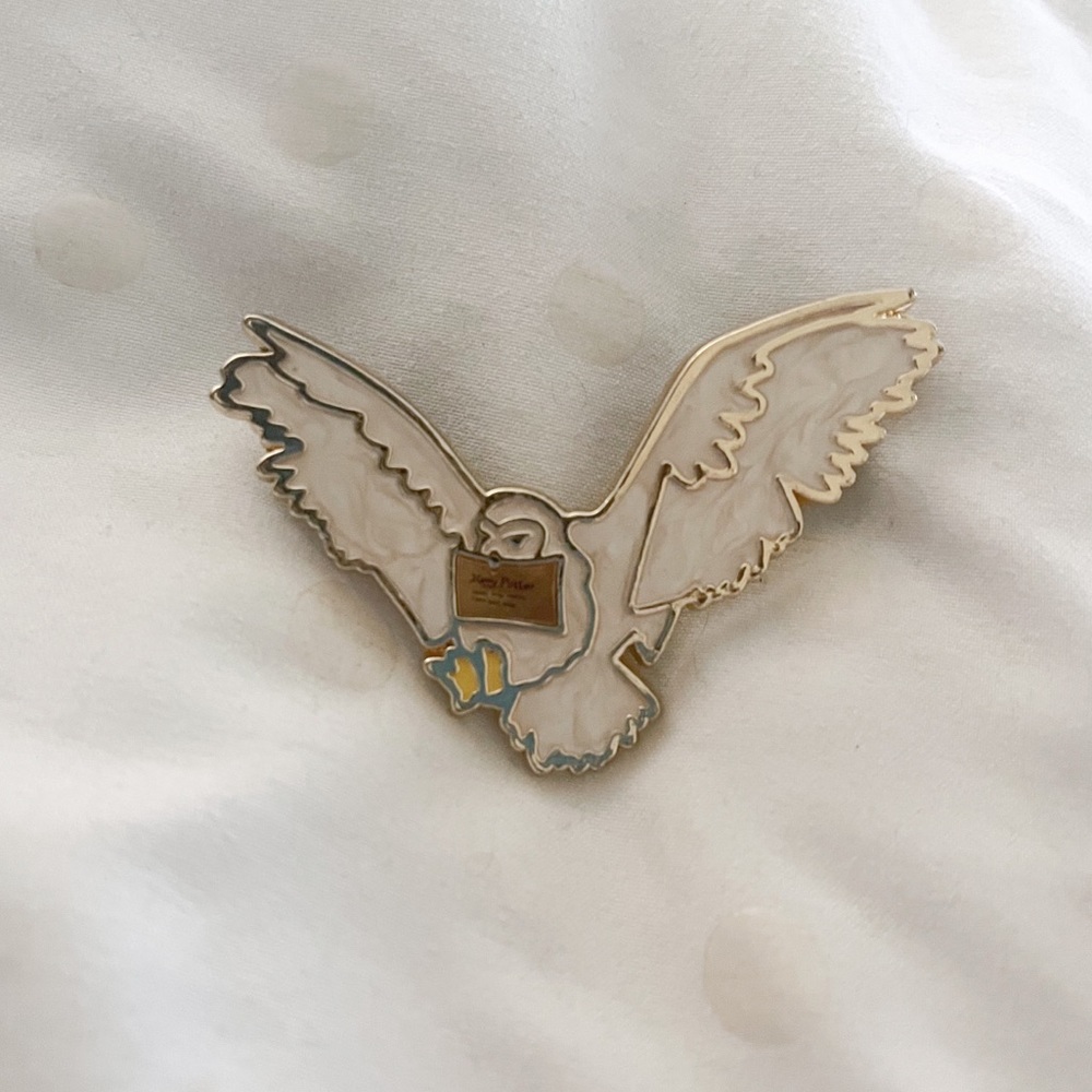 Hedwig Enamel Pin